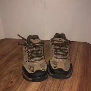 Hiking 🥾 shoes - kid size